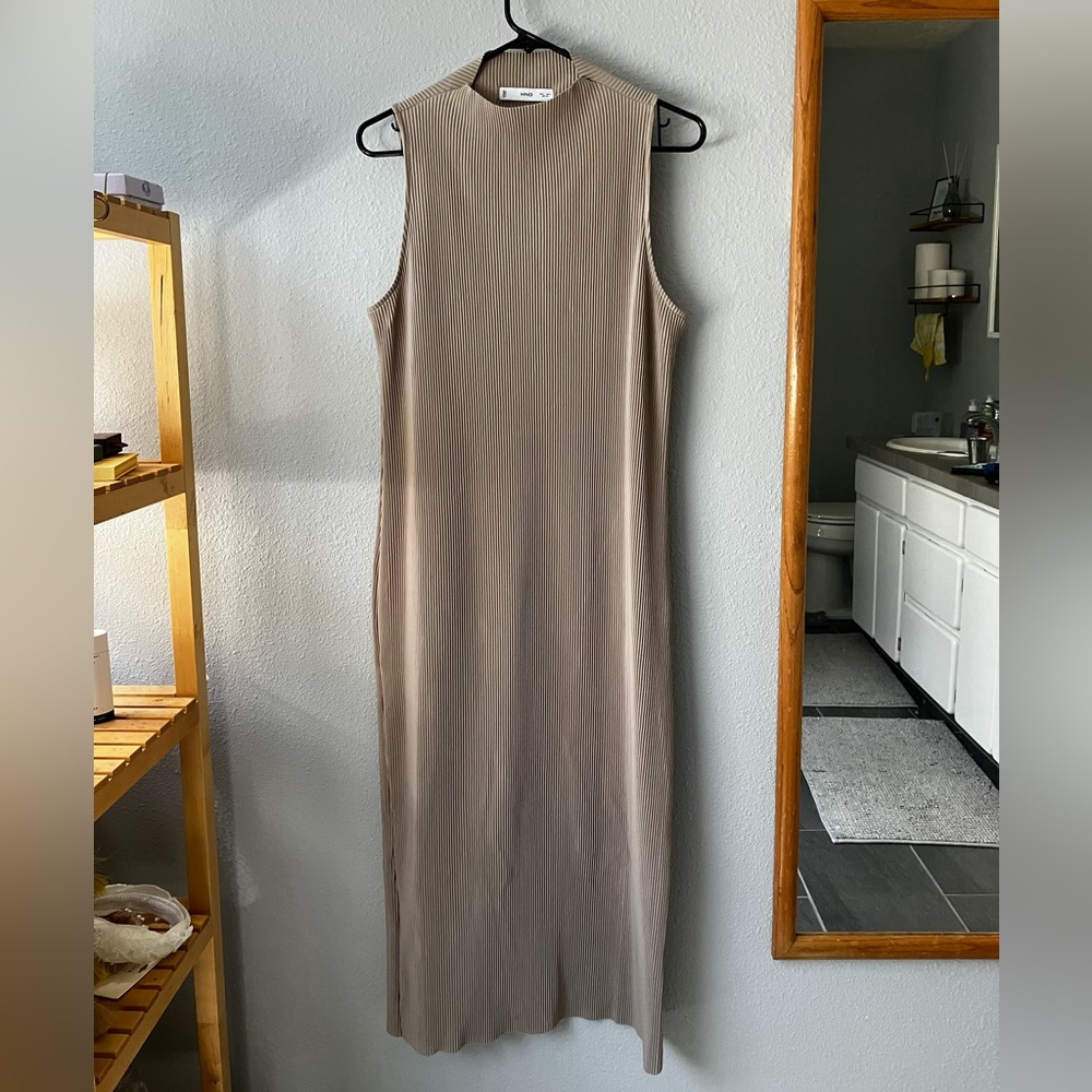 Pleated figure hugging Mango dress